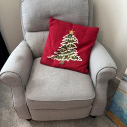 2 Recliner Chairs For Sale