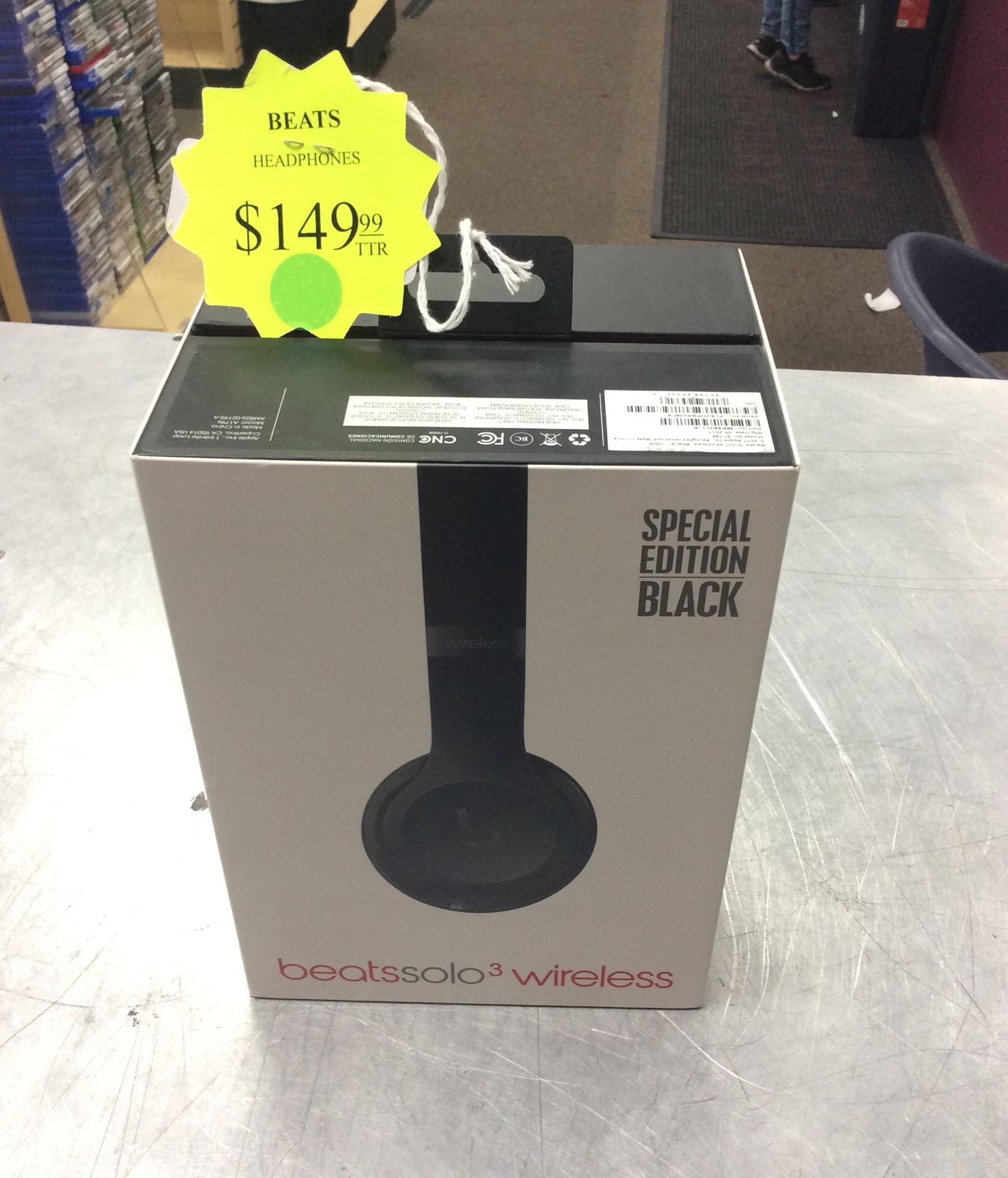 Special edition black Beats Solo3 wireless Bluetooth headphones (inventory code 929-149-1256)