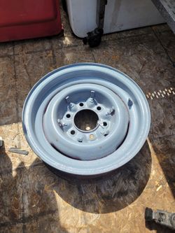 GM Chevy 15 Inch rim 6 lug with clips