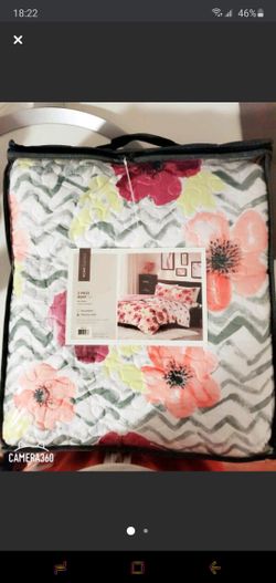 Brand New 3 Piece Quilt Set