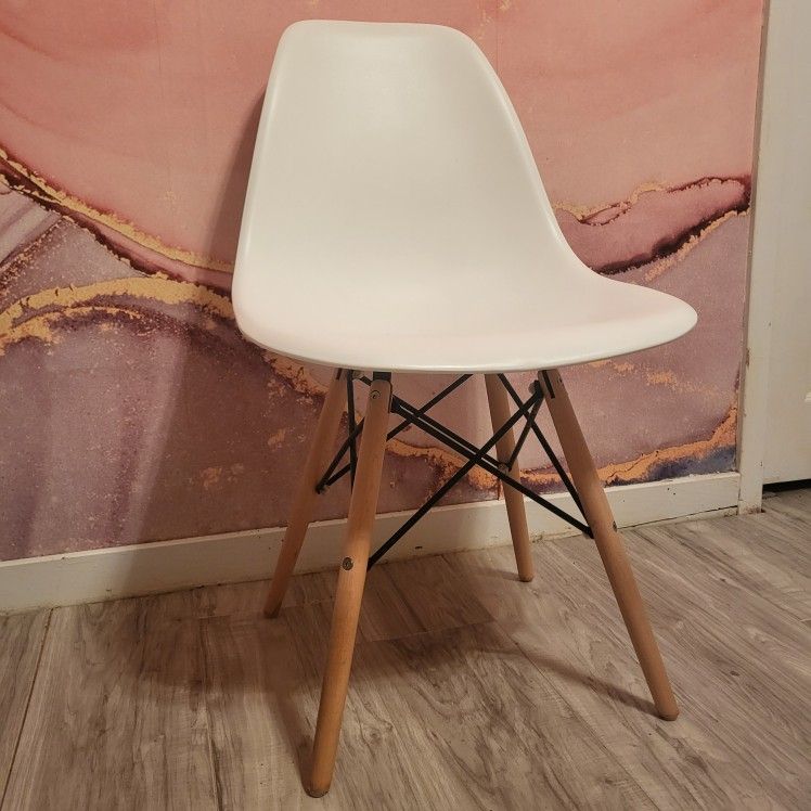 Créme Colored Sitting Desk Chair
