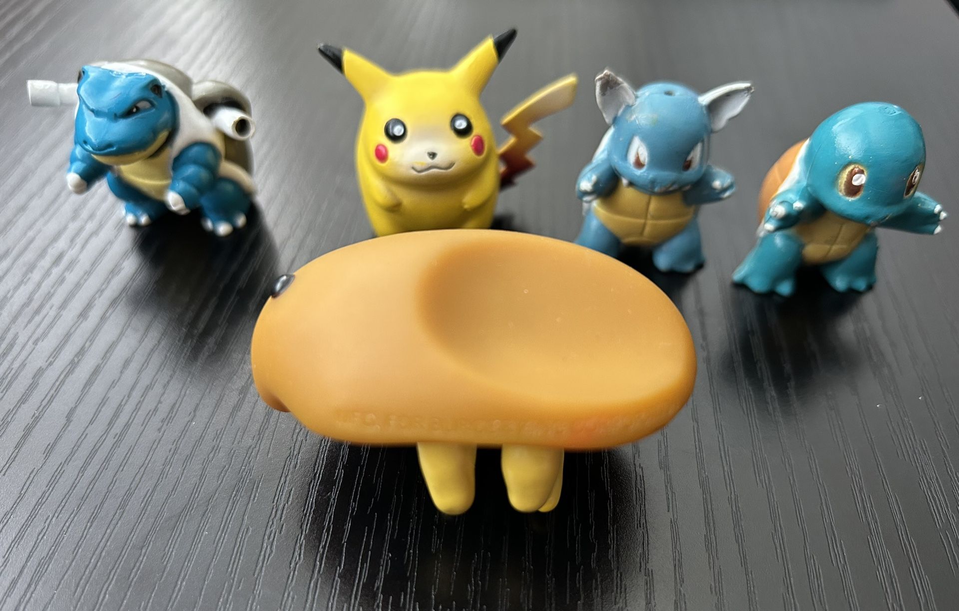 POKÉMON figures & pencil toppers