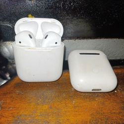 AirPods (2nd generation)

 2 Sets 