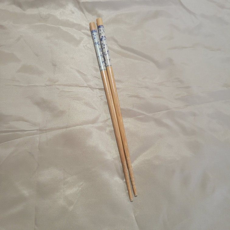 Japan Style Chopsticks Lacquered with Flower Pattern
