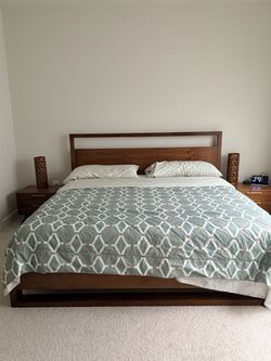 King Bed with night stands- Alvarez