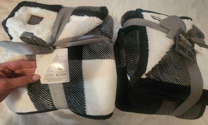 * NEW Better Homes & Gardens Oversized Sherpa Throw Blanket – Buffalo Plaid (2 Available)*
