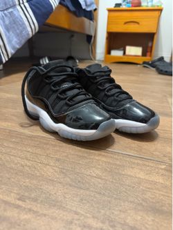 Jordan 11 Space Jam - Size 6