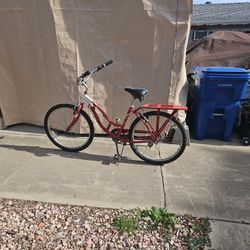 Point beach bike.
Aluminum frame.
A bit rough, but ready to ride.