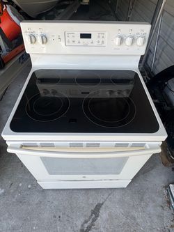 GE Electric Stove