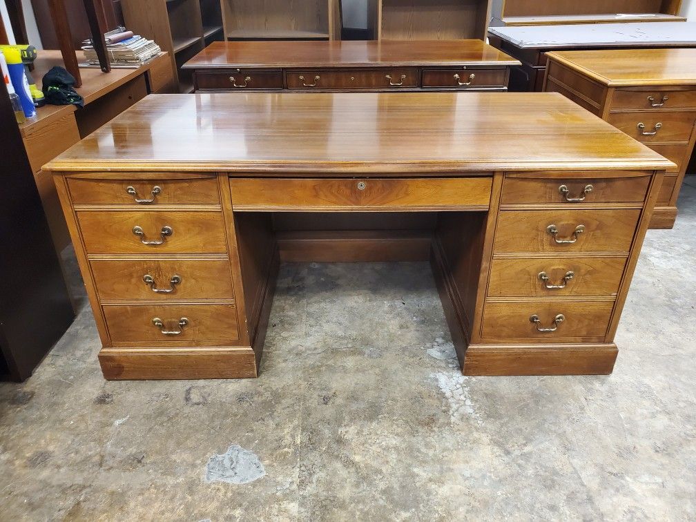 36 X 69 Traditional Jasper Executive Office Desk And Credenza Set $650 (Good Condition)