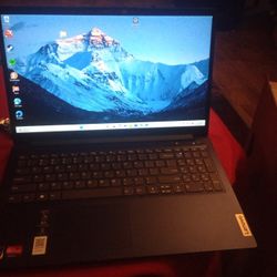 Lenovo AMD Ryzen 2.8 Gb Laptop 