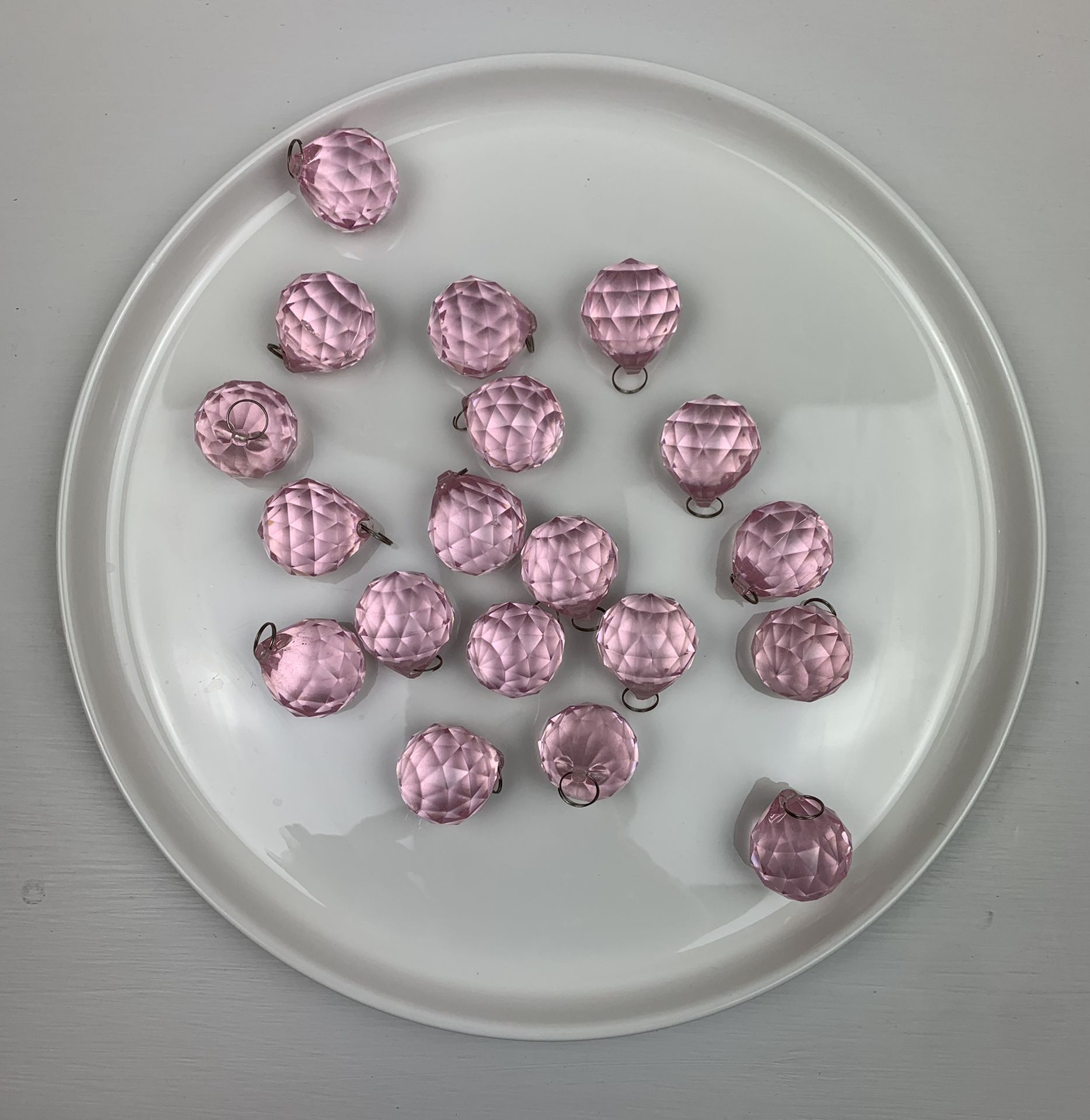 19 Pink Rounded Fake Diamonds