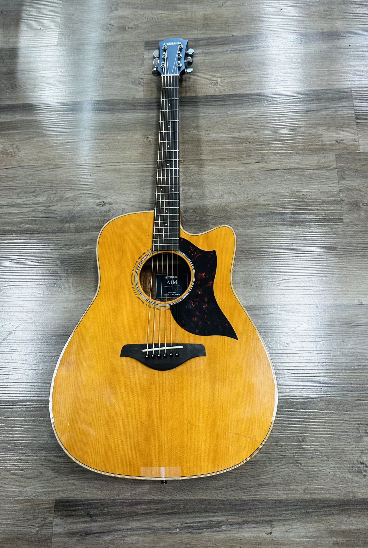 Yamaha Aim Acoustic/Electric Guitar