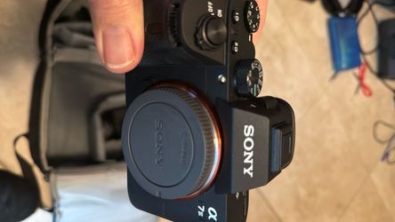 Sony A73