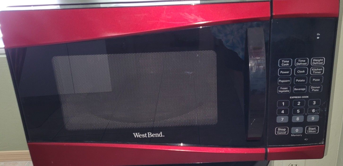 Westbend 900 Watts Microwave Oven