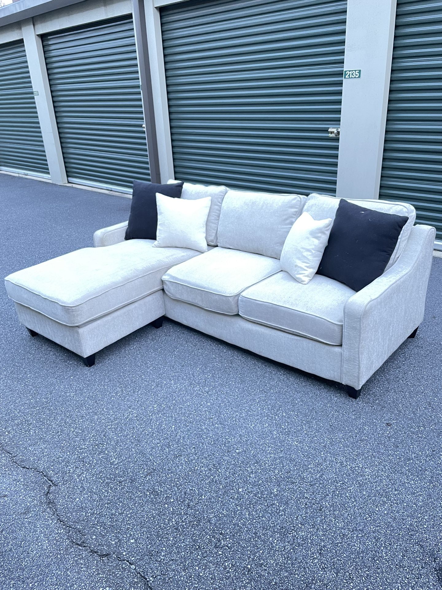 Free Delivery 🚚  White L Shape Sofa With Storage $500