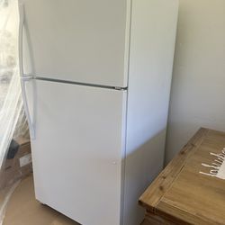 Refrigerator- Like NEWWWWhirlpool Refrigerator 