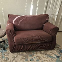 Love Seat (w/ pull-out bed) 