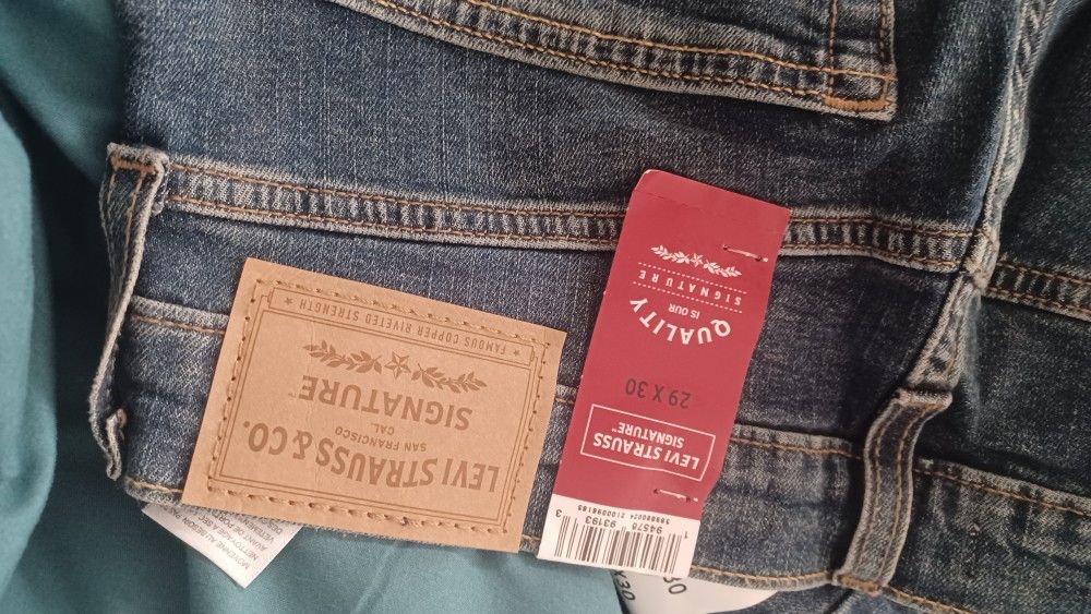 2 Levi's Jeans