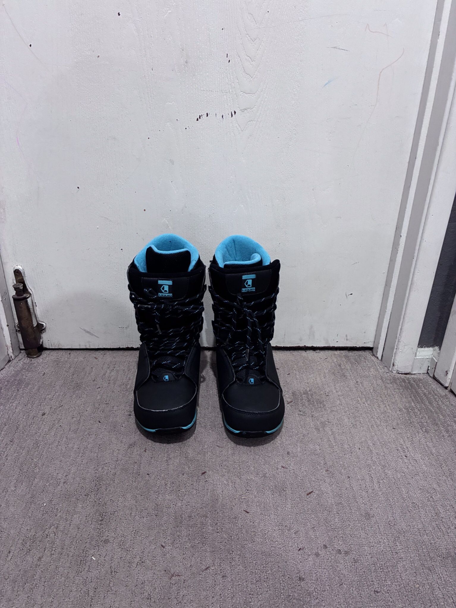 Women’s Snowboard Boots - Size 8