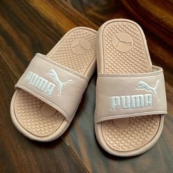 Pumas Sandals for Girl’s Size 10 💕☀️✨