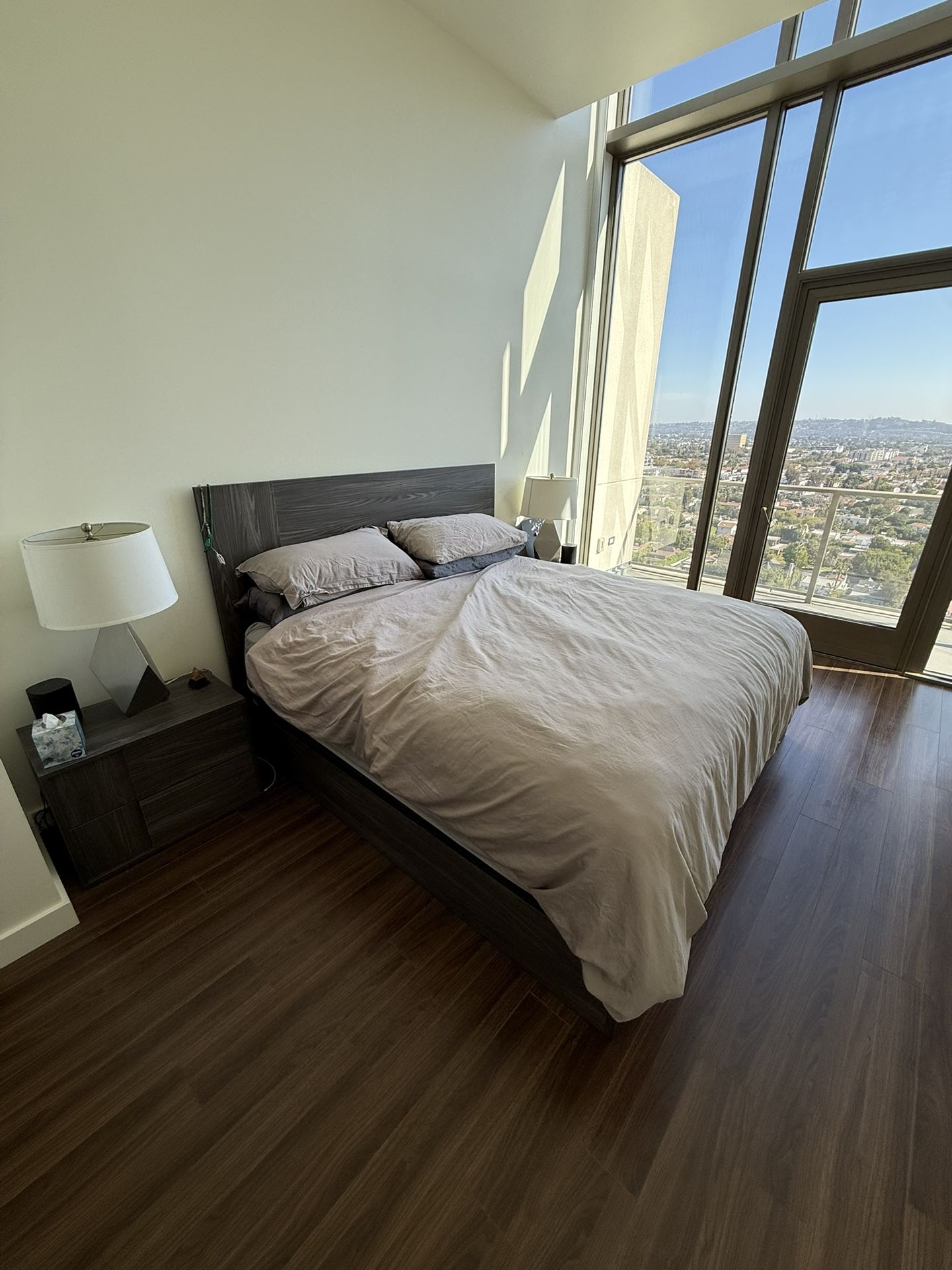 Complete Modern Bedroom Set – Bed, 2 Nightstands & Dresser