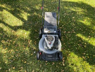 Murray Lawn Mower With Bag and Fires Right Up  Cortadora de césped Murray con bolsa y encendido inmediato All sales are AS-IS, WHERE-IS Delivery avail