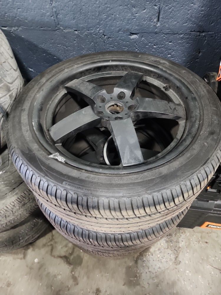 245/45R19 -4 Tires & Rims