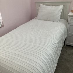 Twin Mattress With Headboard And Bed frame 