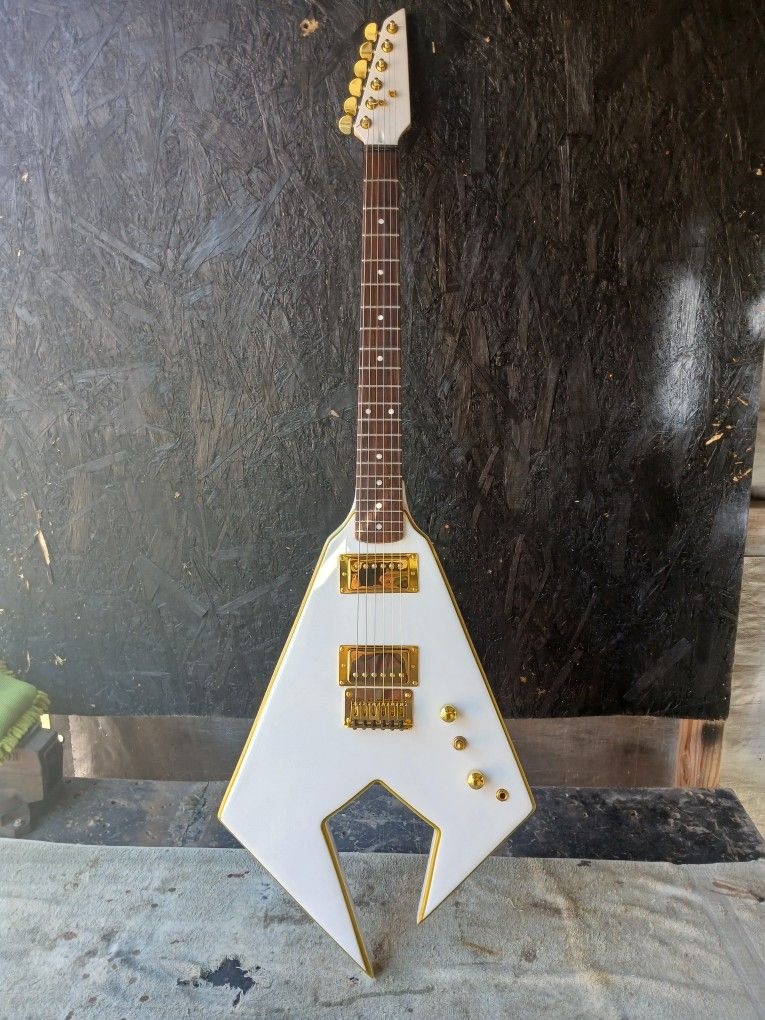 Electric Guitar For Sale $200 FIRM 