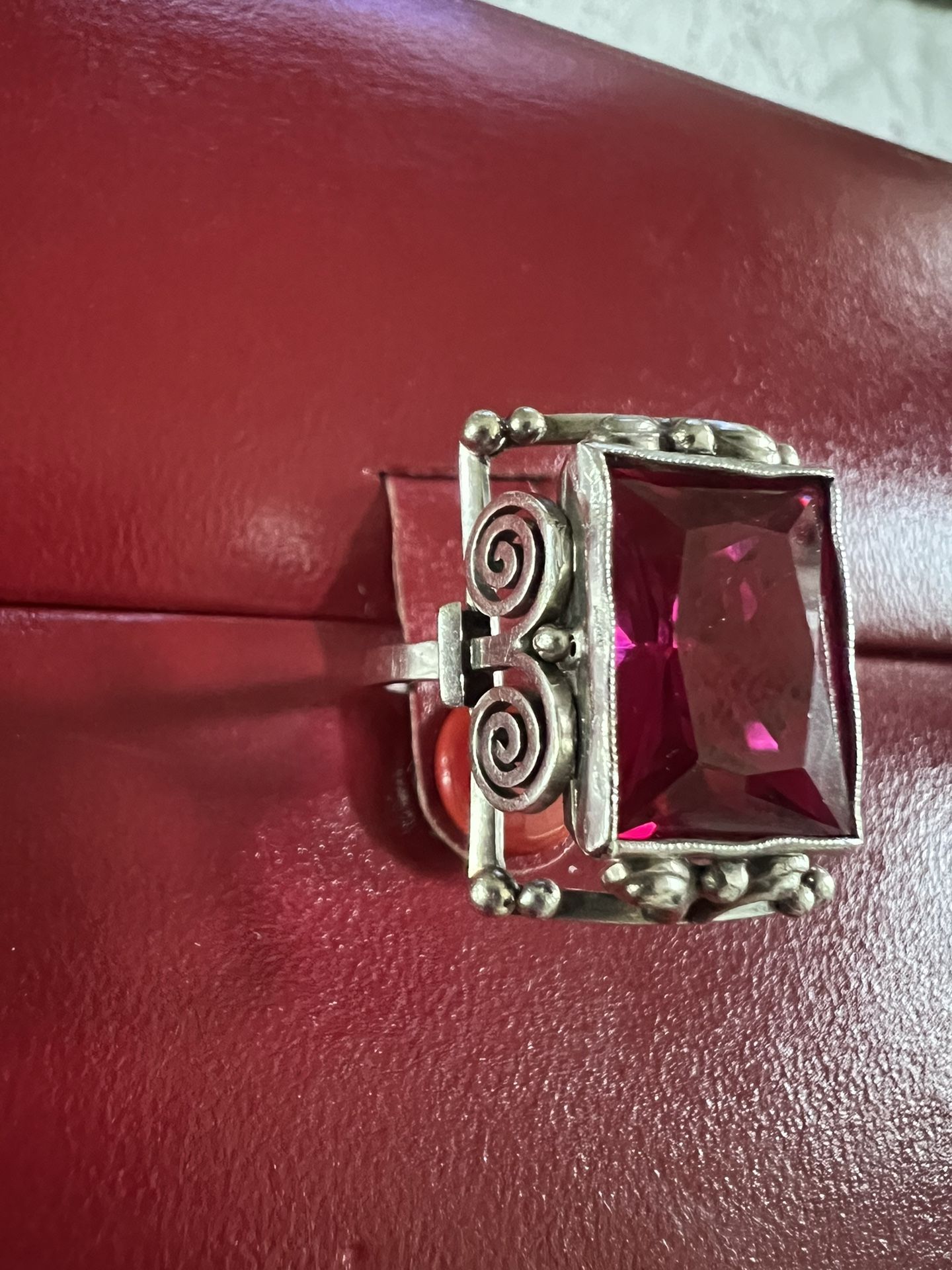STERLING SILVER RING SIZE 9