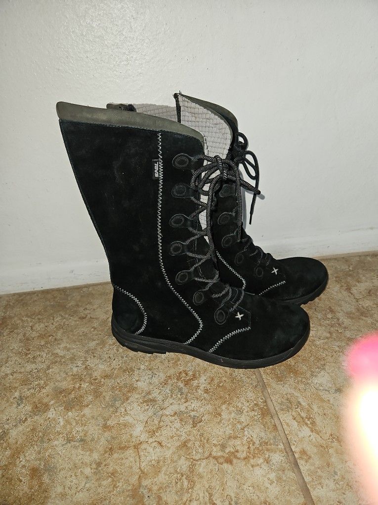 Winter Boots Ladies Black 8.5 TEVA Great Condition 