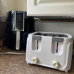 Air Fryer And Toaster 