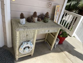 Table / Desk For Christmas Decoration 