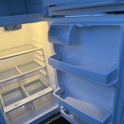 GE Refrigerator Good Condition 