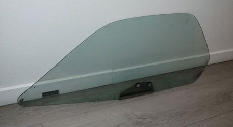Front Right Door Glass Porsche (contact info removed) to 1991