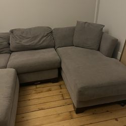 Gray Sleeper Queen Size Sectional With Ottoman