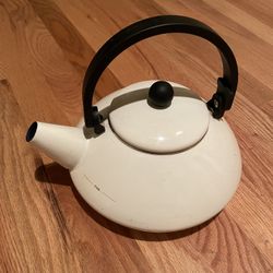 Le Creuset Zen tea kettle