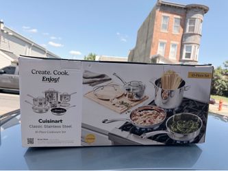 10 piece cookware set , brand new never used for half off