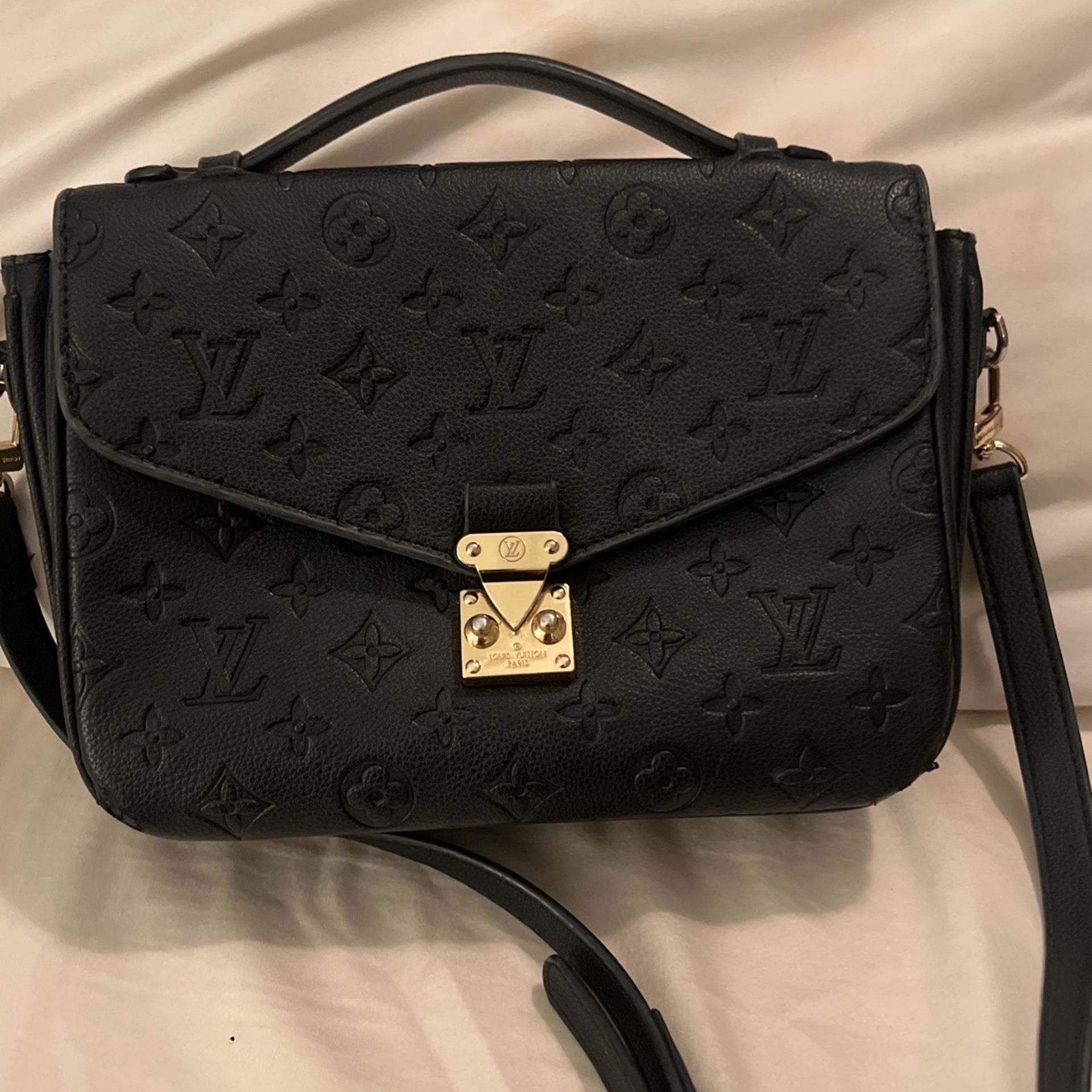 LOUIS VUITTON #M1618