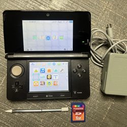 Nintendo 3DS cosmo black with charger, Memory card and Stylus