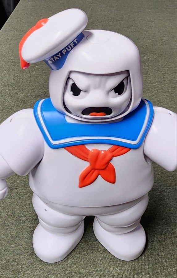 Ghostbusters 10" Stay Puft Marshmallow Man Figure And 1:64 Scale Die Cast Ecto-1