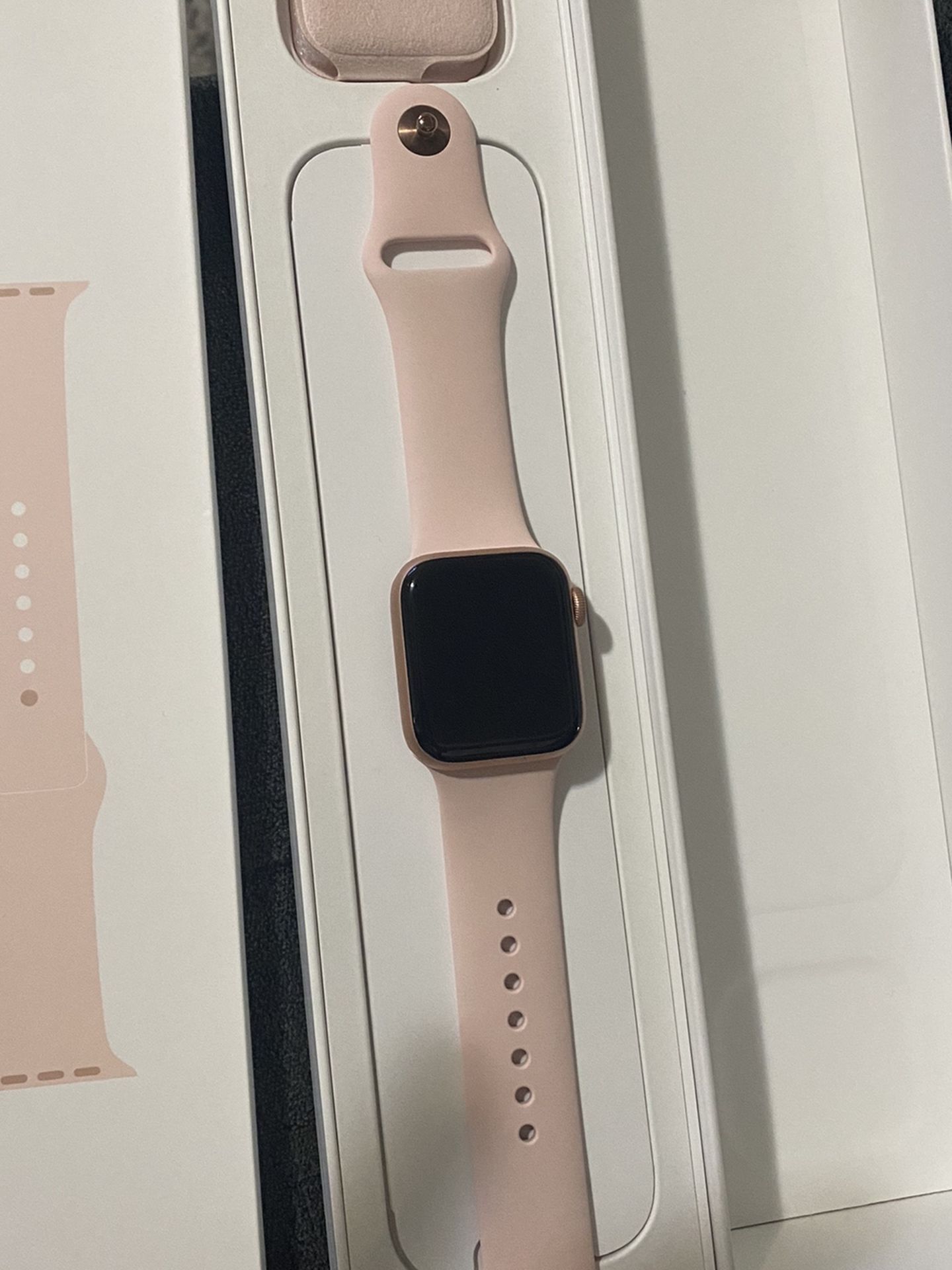 Apple Watch Series 4 Pink Sand Sport Band 40 mm