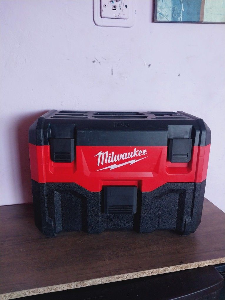 Vacuum Milwaakee M18