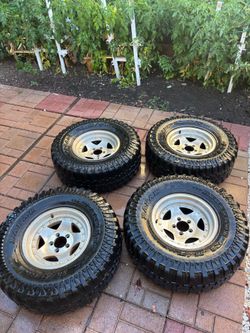 Set of 4 Renegade R5 M/T 32x11.50R15 Tires on 15” 5-Lug