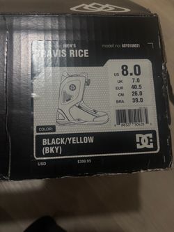 Snowboard shoes