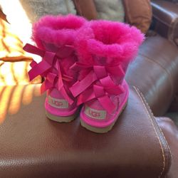 Uggs girls shoes 