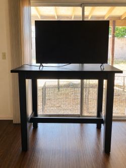 Black Bar Height Table in Fair condition