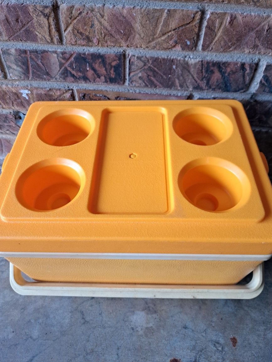 Vintage 1970's Thermos Sunpacker 11 quart 10 litre cooler Yellow Orange model 7713..