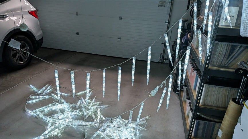 GE Twinkling  LED Icicle Lights with Plastic Covers 8 sets